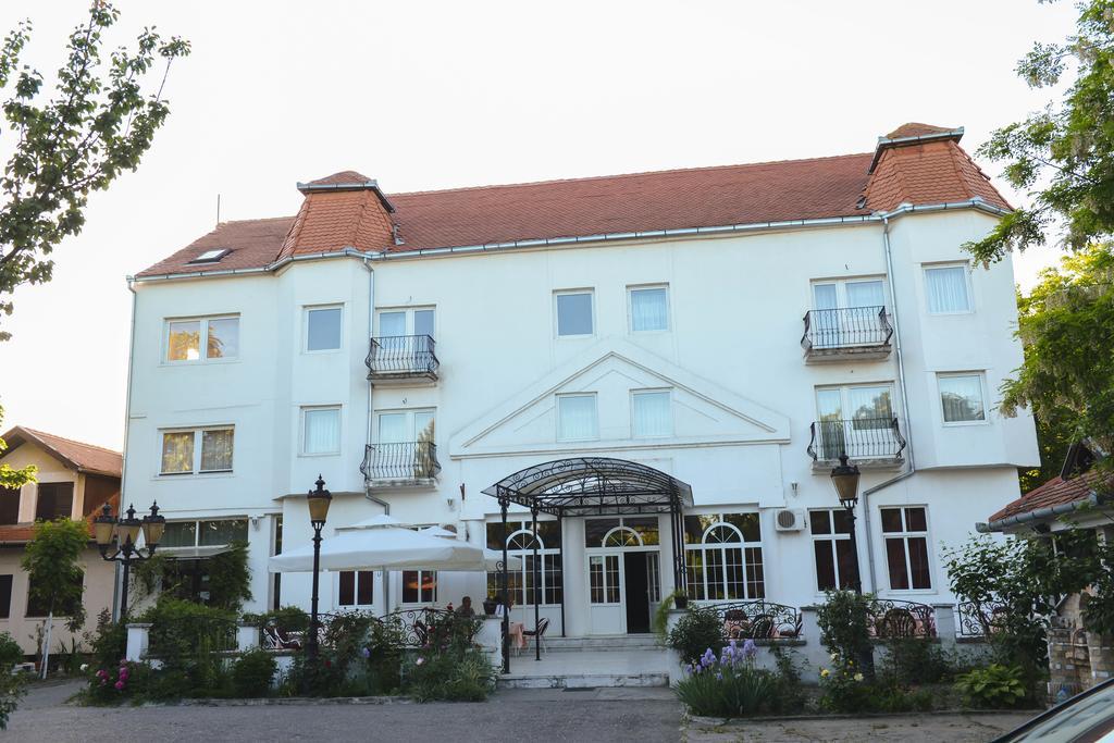 Beli Dvor Hotel Sombor Ngoại thất bức ảnh